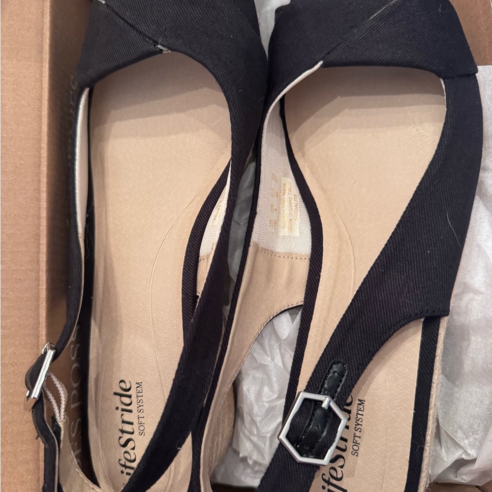LifeStride Women's Socialite Espadrille Wedge Sandal Black Fabric